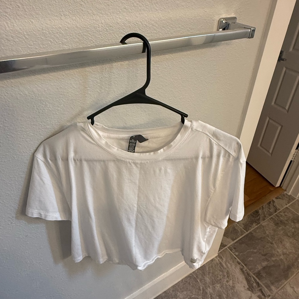 Vuori SHORT SLEEVE FEATHER CROSS BACK - Medium